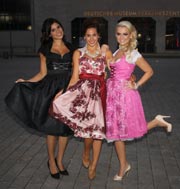 Angermaier Trachten Nacht 2016: Schauspielerin Tanja Tischewitsch, Model Angelina Heger, Doreen Steinert (©Foto. Martin Schmitz)